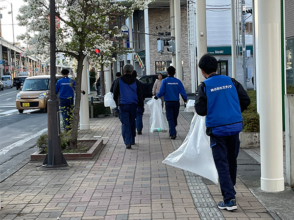 水沢エリア 支店周辺の清掃活動の様子