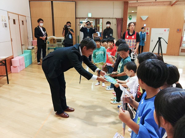 園児との集合写真