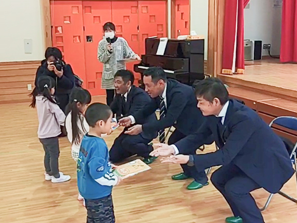 陸前高田市の米崎保育所様と竹駒保育園様へ絵本 計21冊を寄贈