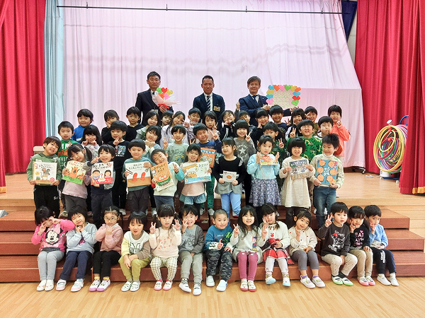 陸前高田市の米崎保育所様と竹駒保育園様へ絵本 計21冊を寄贈